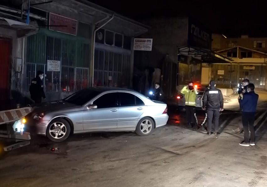 Kısıtlamada sokağa çıktı, durdurmak isteyen polise çarptı