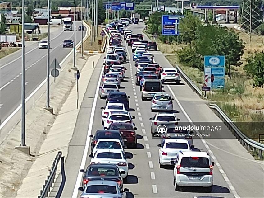 Konya-Antalya kara yolunda Kurban Bayramı öncesi yoğunluk yaşanıyor