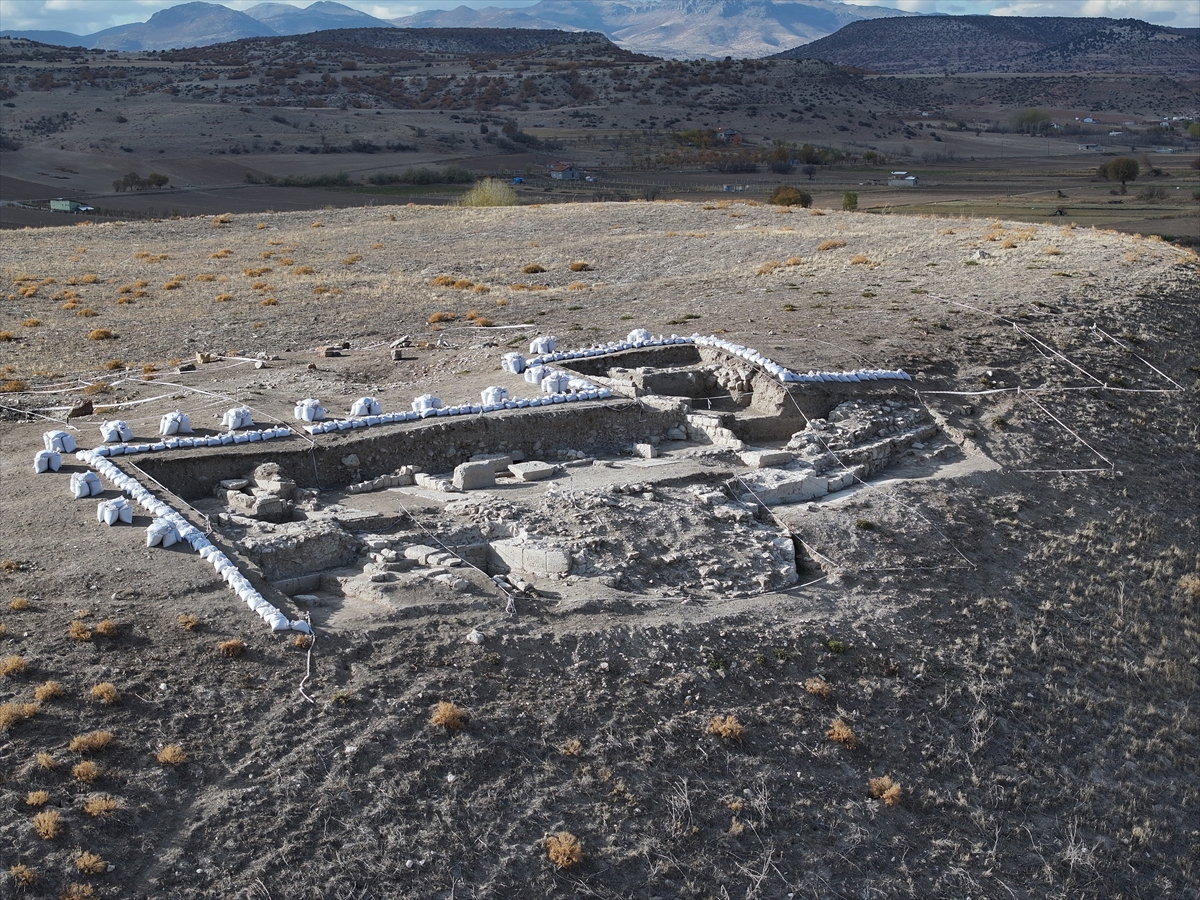 KONYA - Antik höyükteki "Listra Kilisesi" gün yüzüne çıkarılıyor