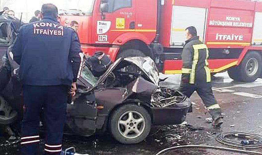 Konya bölgesinde etkili  olan  sis zincirleme kazaya neden oldu: 3 yaralı