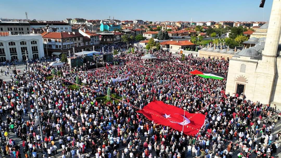 Konya bugün  Özgür Filistin için  Mevlana  Meydanındaydı.