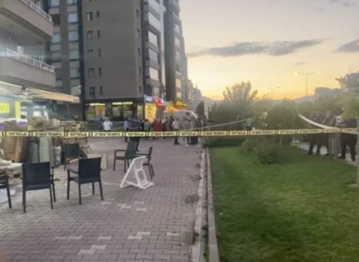 Konya’da bir kişi  12’nci kattan  başka bir kişinin  üzerine düştü