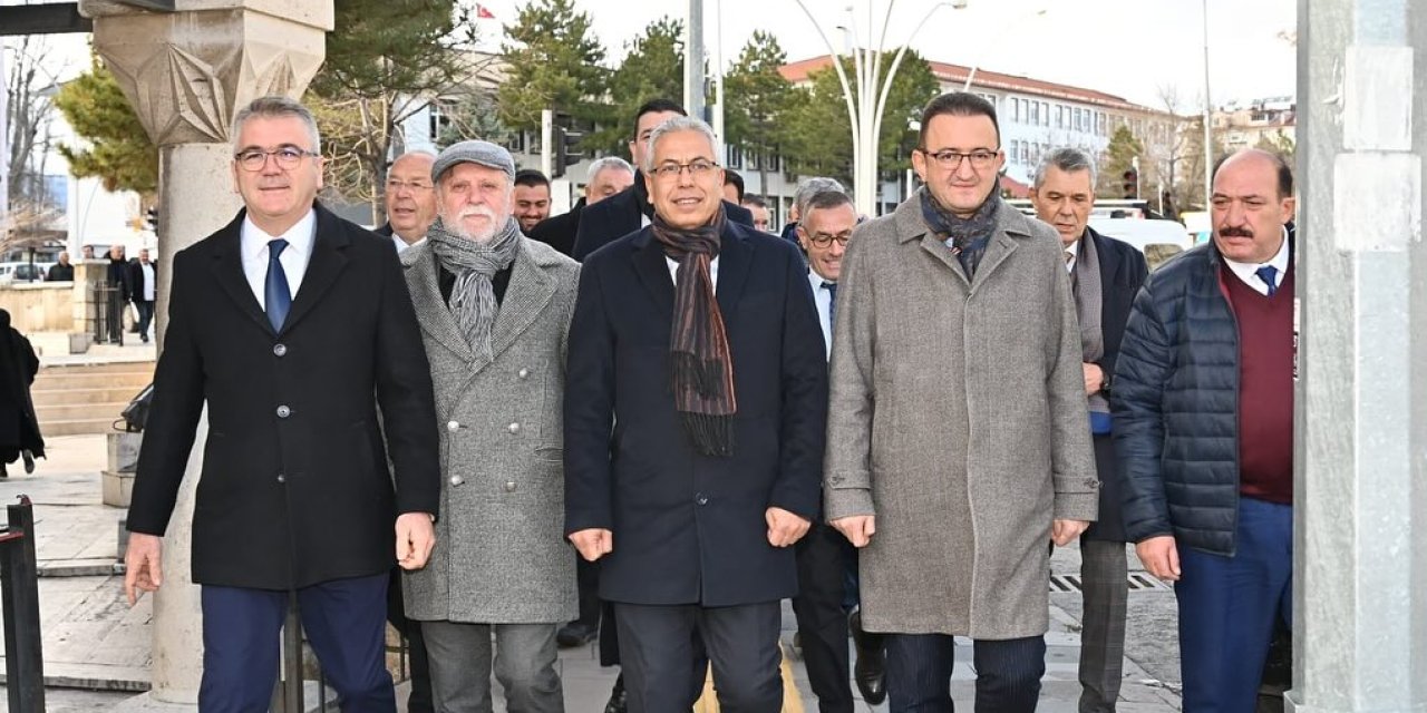 Konya’da borçlarını ödemeyen belediye başkanı kendini eve kilitledi