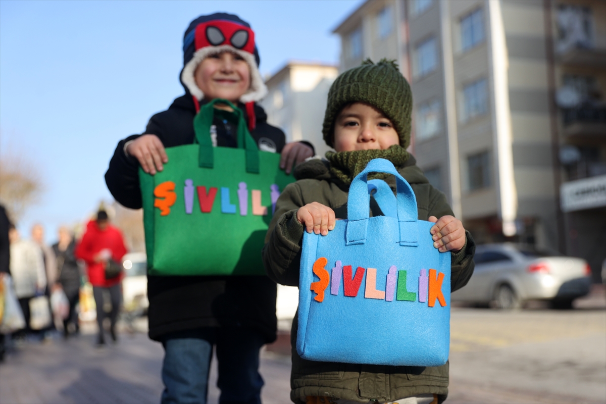 Konya'da çocuklar üç ayları "şivlilik" geleneğiyle kutluyor