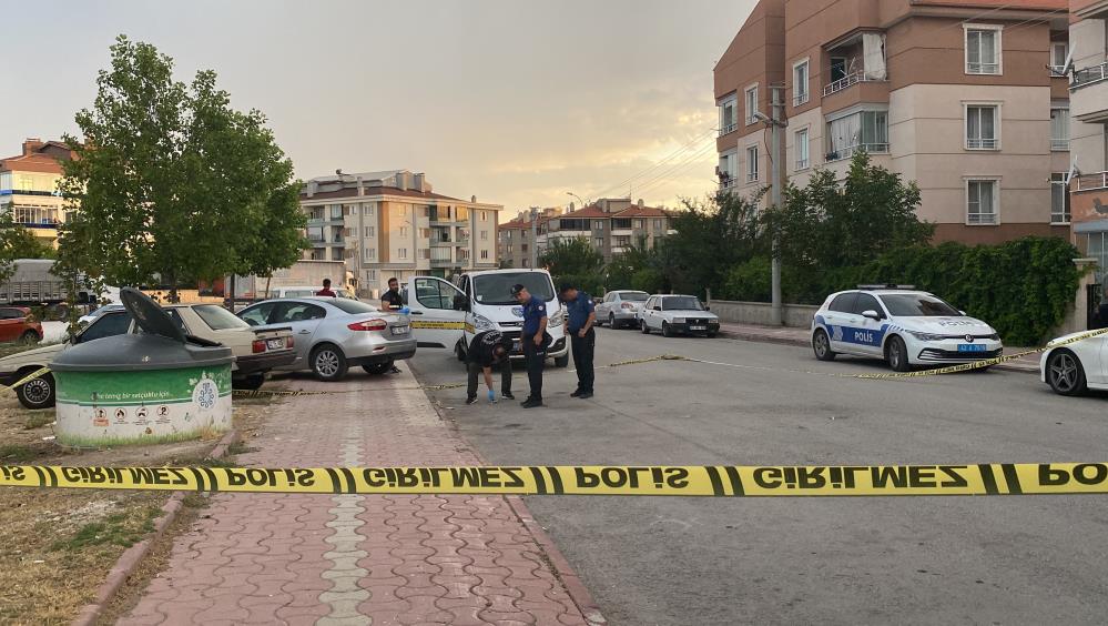 Konya'da düğünde çıkan tartışma   sonucu bir kişi  silahla yaralandı .