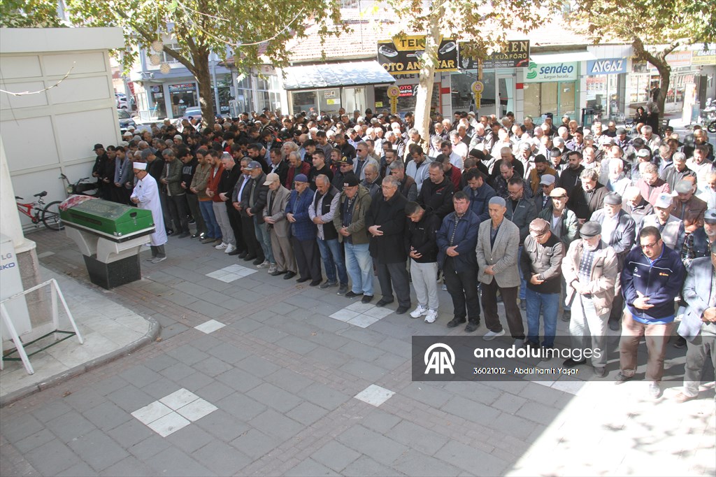 Konya'da - Eşi tarafından bıçakla öldüren kadın Beyşehir'de toprağa verildi