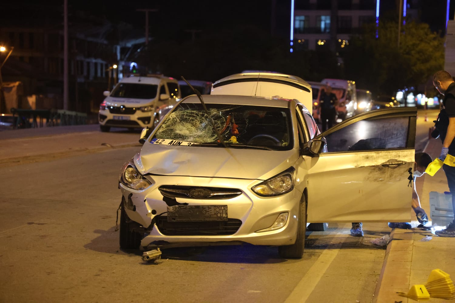 Konya'da  feci kaza  2 çocuğa otomobil çarptı  1 ölü 1 ağır yaralı