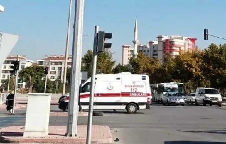 Konya’da içinde hasta olmadığı halde kırmızı ışıkta geçip kaza yapan ambulans şoförüne  ceza