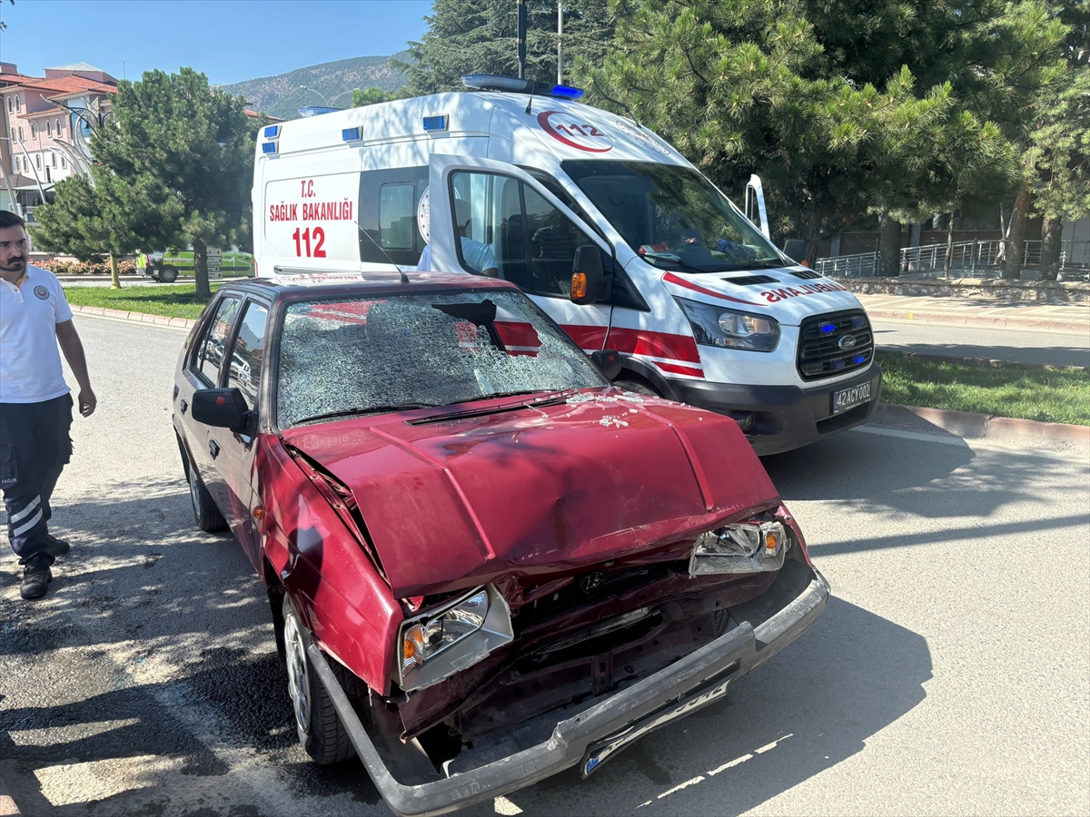 Konya’da iki otomobil çarpıştı, 1 kişi yaralandı