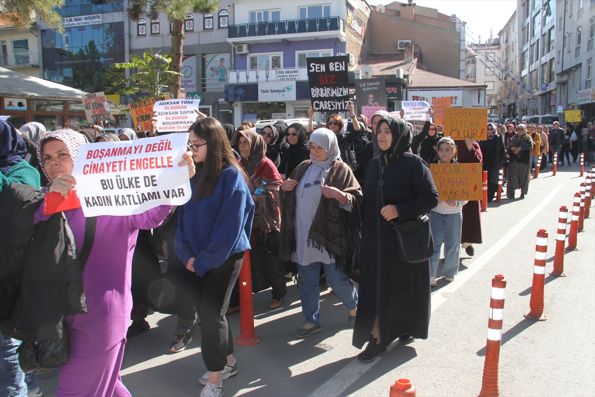 Konya'da kadın ve çocuk cinayetlerine tepki yürüyüşü düzenlendi