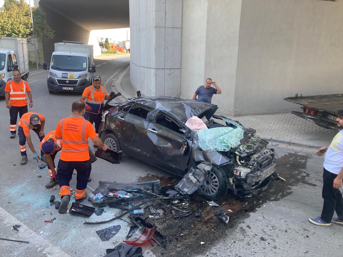 Konya'da köprülü üst geçitten düşen otomobilin sürücüsü yaşamını yitirdi