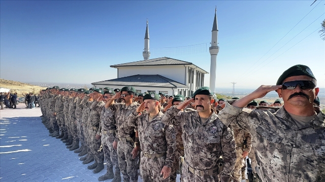 Konya'da özel harekat yerleşkesine yaptırılan cami ibadete açıldı