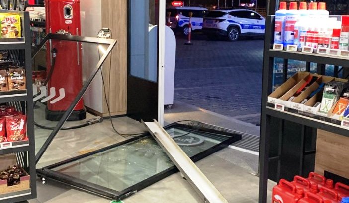 Konya'da  Petrol İstasyonuna Soygun için gelen kişi polise ateş açınca vuruldu