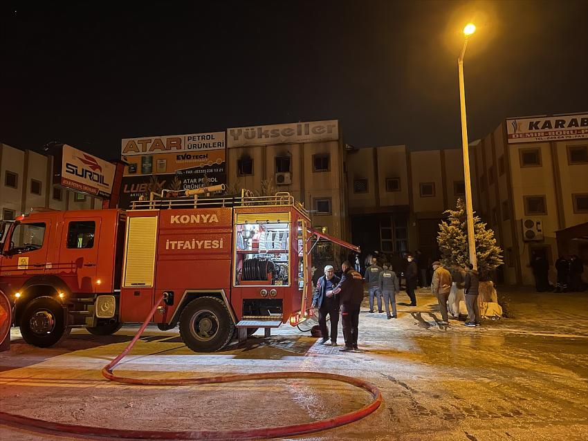   Konya'da Petrol ürünleri satışı yapılan iş yerindeki yangın söndürüldü