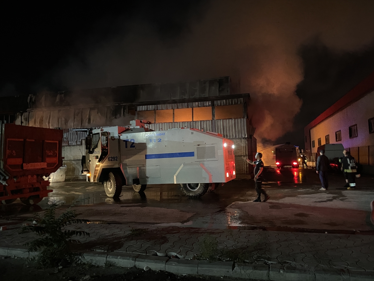 Konya'da plastik geri dönüşüm fabrikasında çıkan yangın söndürüldü