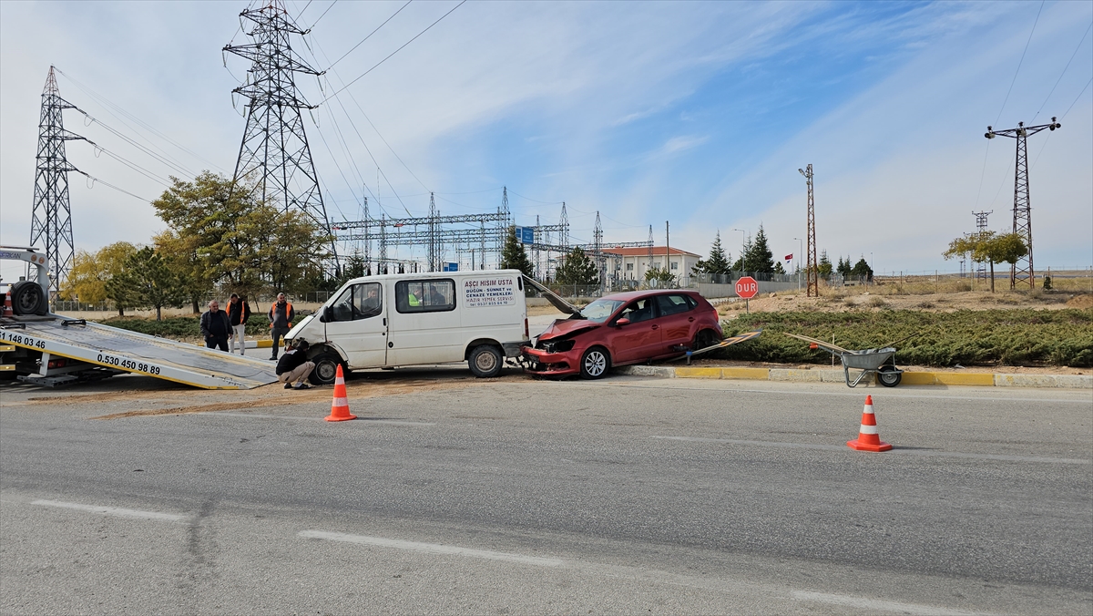 Konya'da trafik kazalarında 5 yaralı