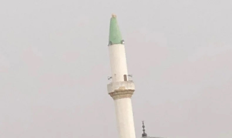 Konya'da Yıldırım Düşmesi Sonucu Cami Minaresinin Alemi Koptu