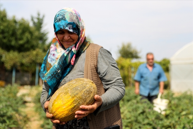 KONYA - Doğal üretimle geçinen çift bahçesini devlet desteğiyle geliştirdi