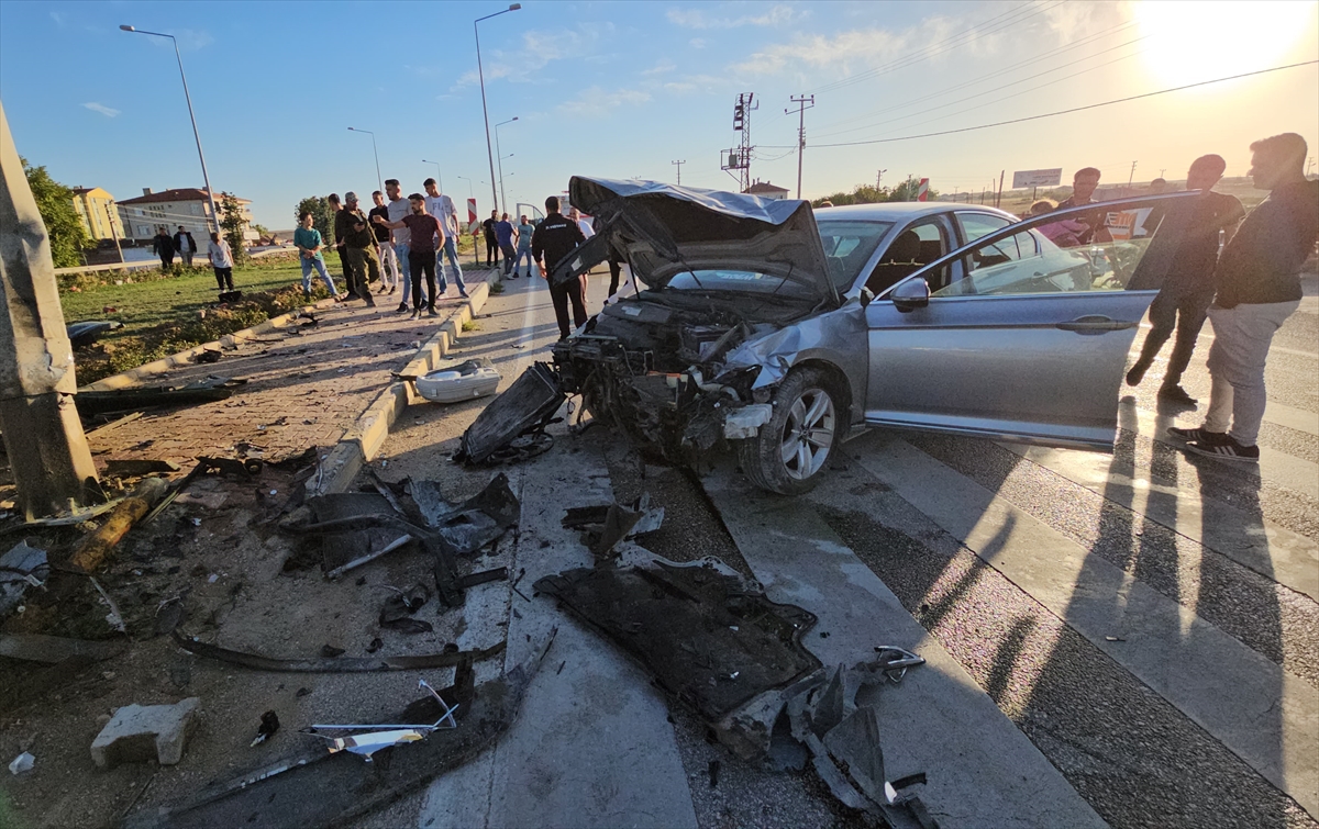 Konya Kulu'da Otomobil Çarpışması: 4 Yaralı