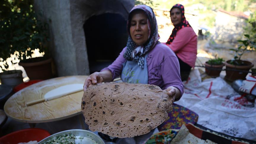 Konya'nın Zahmetli Ama Şifalı Lezzeti: Yaban Armudu Ekmeği