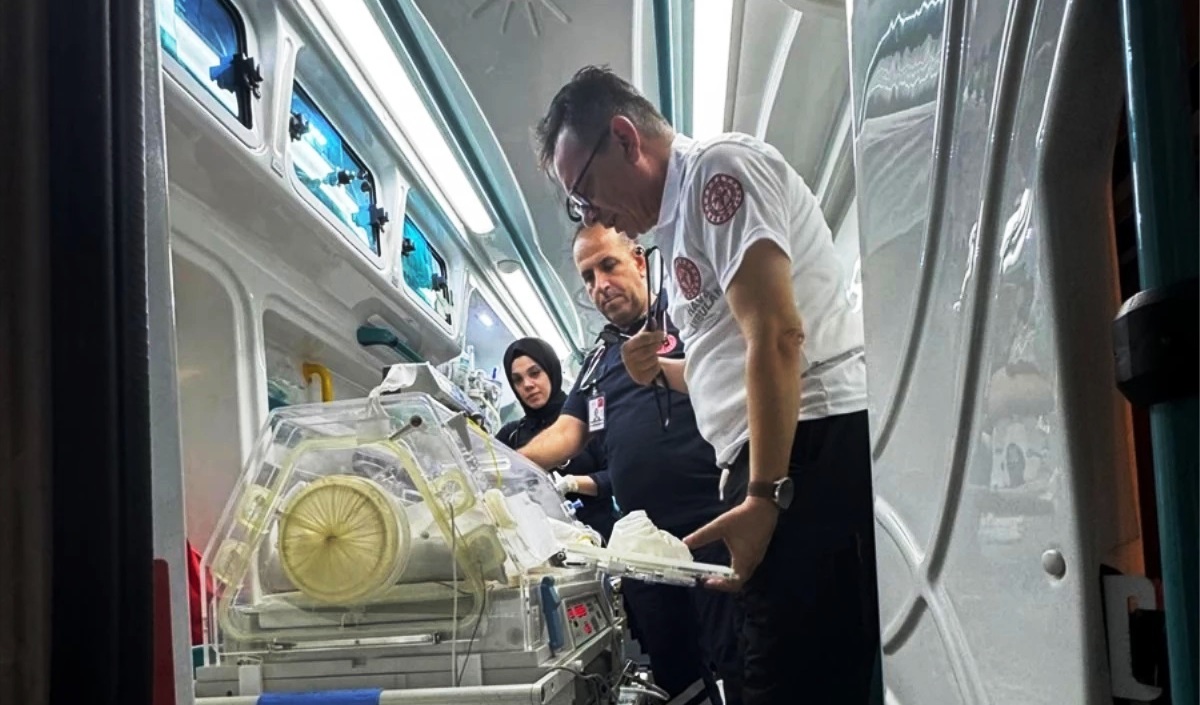 Mardin'de solunum ve kalp rahatsızlığı bulunan 5 günlük bebek ambulans uçakla Konya'ya nakledildi