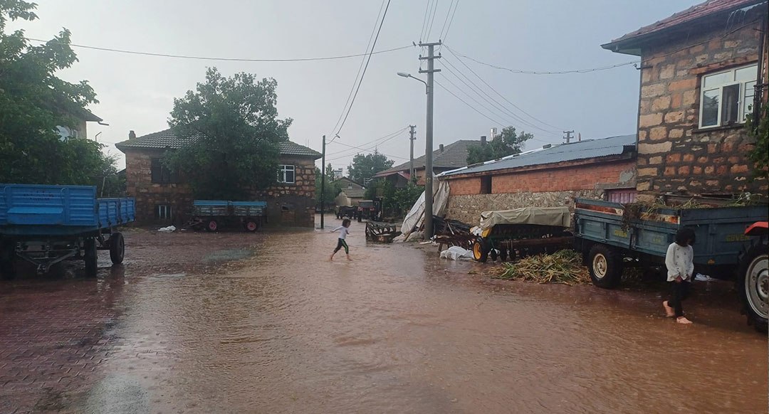  METEOROLOJİDEN   UYARI; ÇOK KUVVETLİ  YAĞIŞ GELİYOR