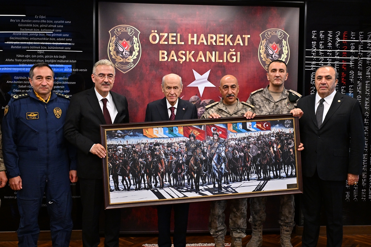 MHP Genel Başkanı Bahçeli, Özel Harekat Başkanlığını ziyaret etti