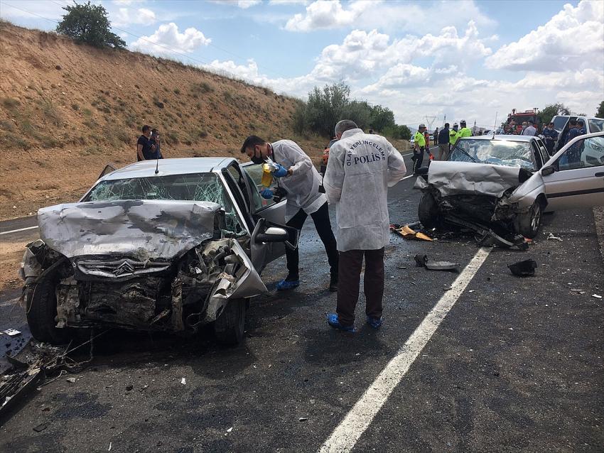 Nevşehir'de iki otomobil çarpıştı: 3 ölü, 3 yaralı