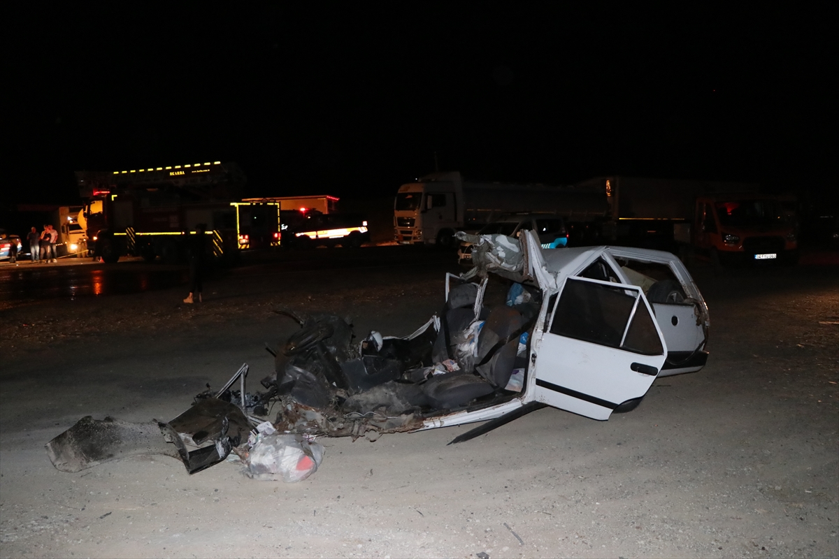 NİĞDE - Zincirleme trafik kazasında aynı aileden 3 kişi öldü