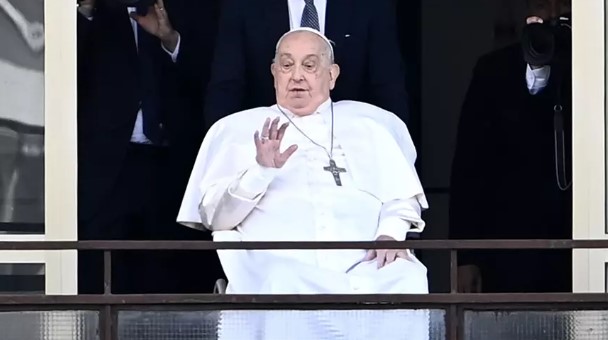 Papa Franciscus hayatını kaybetti!