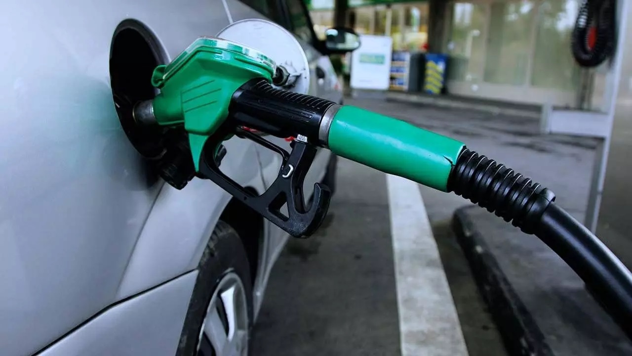 Petrol fiyatları yükseldi, motorine zam geldi!