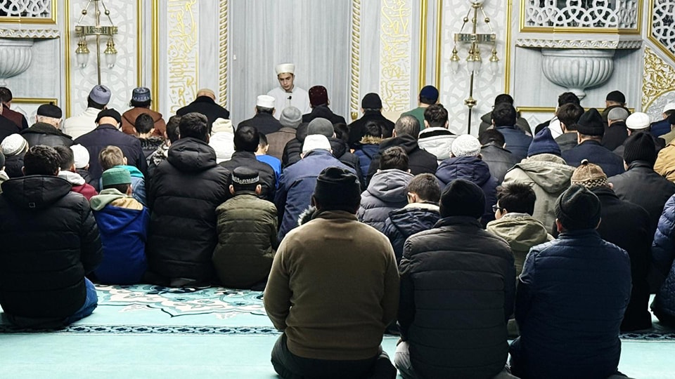 Sabah Namazı Buluşması programı Şehit Ahmet Erol Camii’nde gerçekleştirildi.