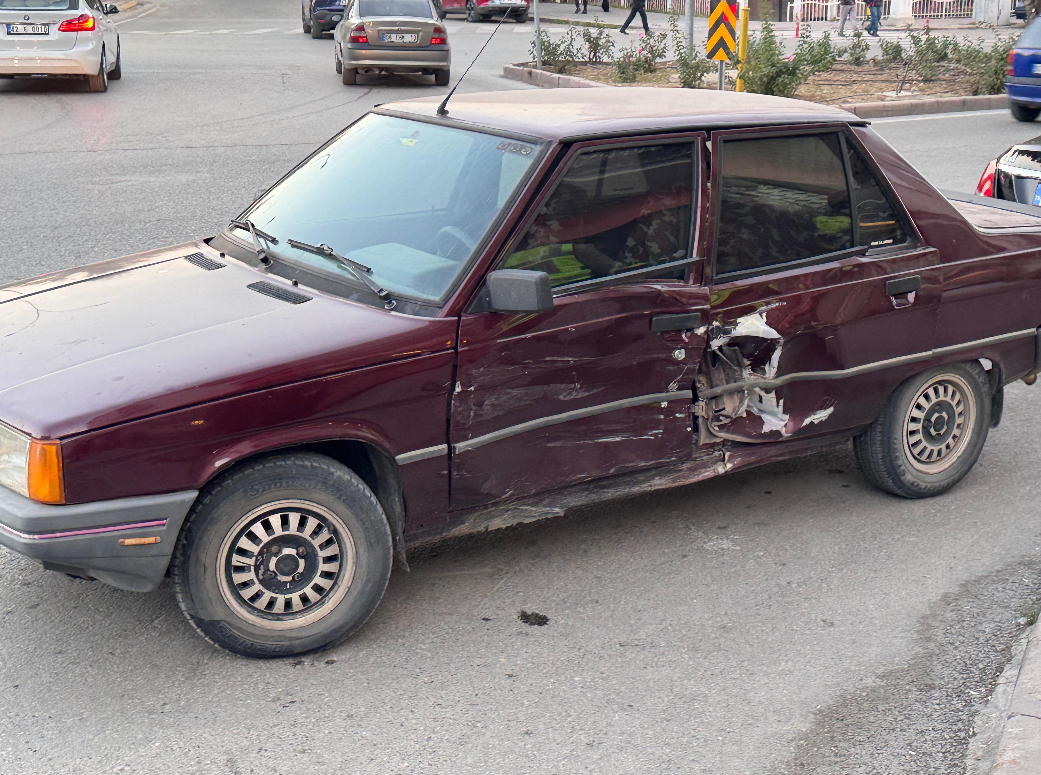 Şehir içi Kazası ile Ünlü Seydişehir'de Maddi Hasarlı Kaza: Belediye Kavşağı Yine Gündemde!