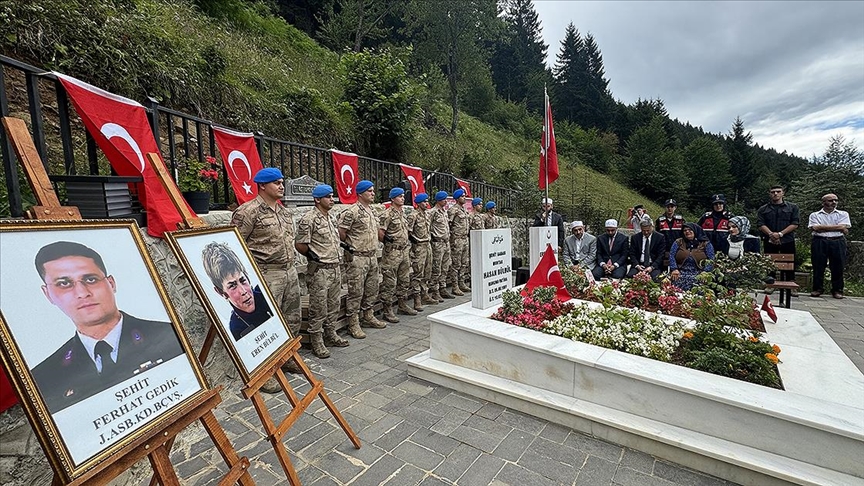 Şehit Eren Bülbül şehadetinin 7'nci yılında mezarı başında anıldı