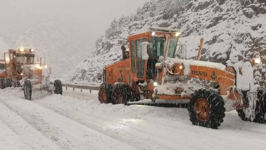 Seydişehir  Antalya yolunda kar kalınlığı 10 santime ulaştı