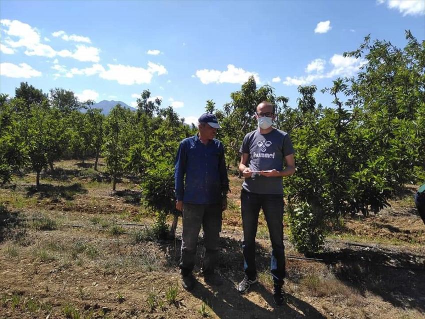 Seydişehir'de bahçelerde bitki hastalık ve zararlarına karşı kontroller yapıyor