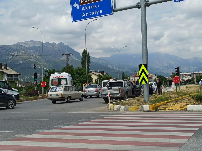 Seydişehir'de iki otomobil çarpıştı: 1 yaralı