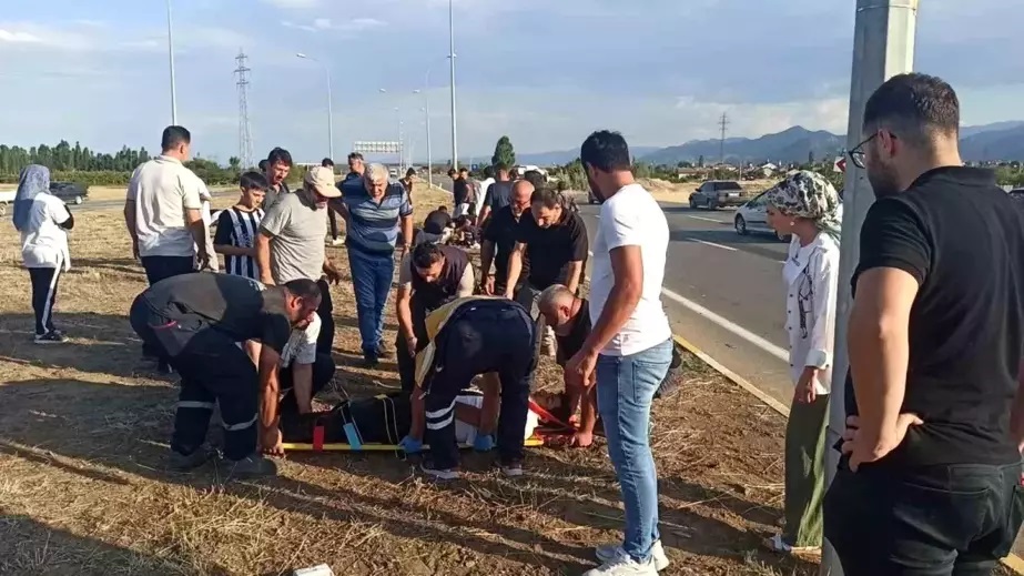 Seydişehir'de motosiklet ile otomobil çarpıştı: 2 kişi ağır yaralandı