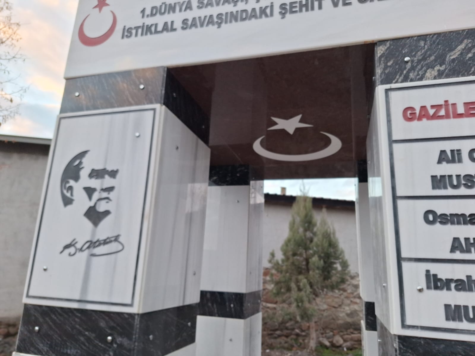 Seydişehir’de Şehit dedelerinin izini sürüp anıt yaptırdı. ÖZELHABER