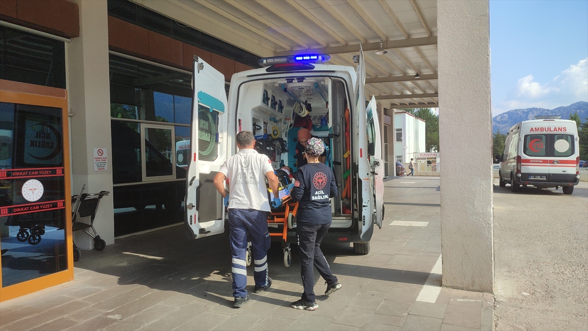 Seydişehir'de temizlik yaparken ikinci kattan düşen genç kız yaralandı