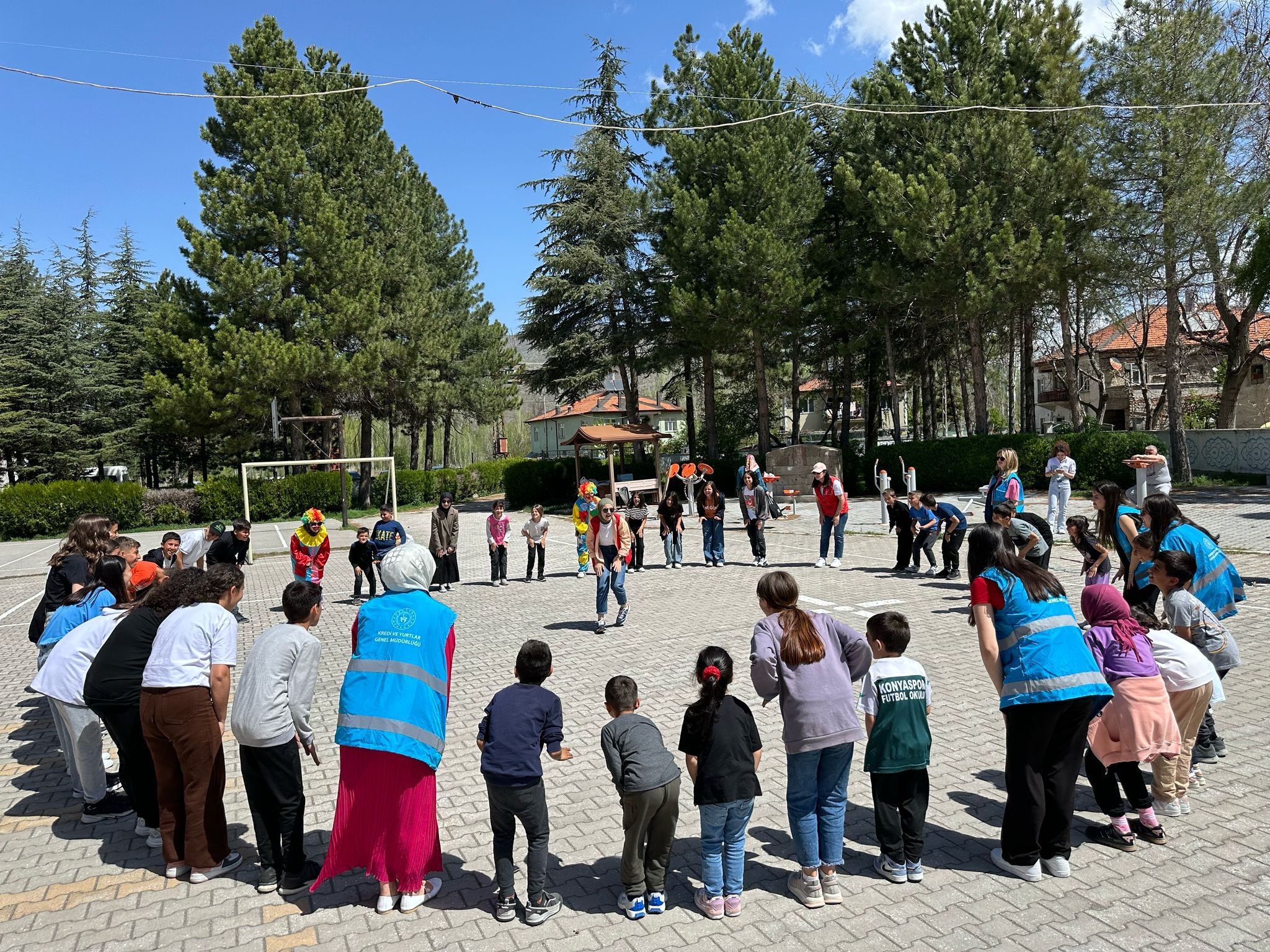 Seydişehir ve Konya Gençlik Merkezlerinden Bostandere Köy Okulu’na 23 Nisan Ziyareti