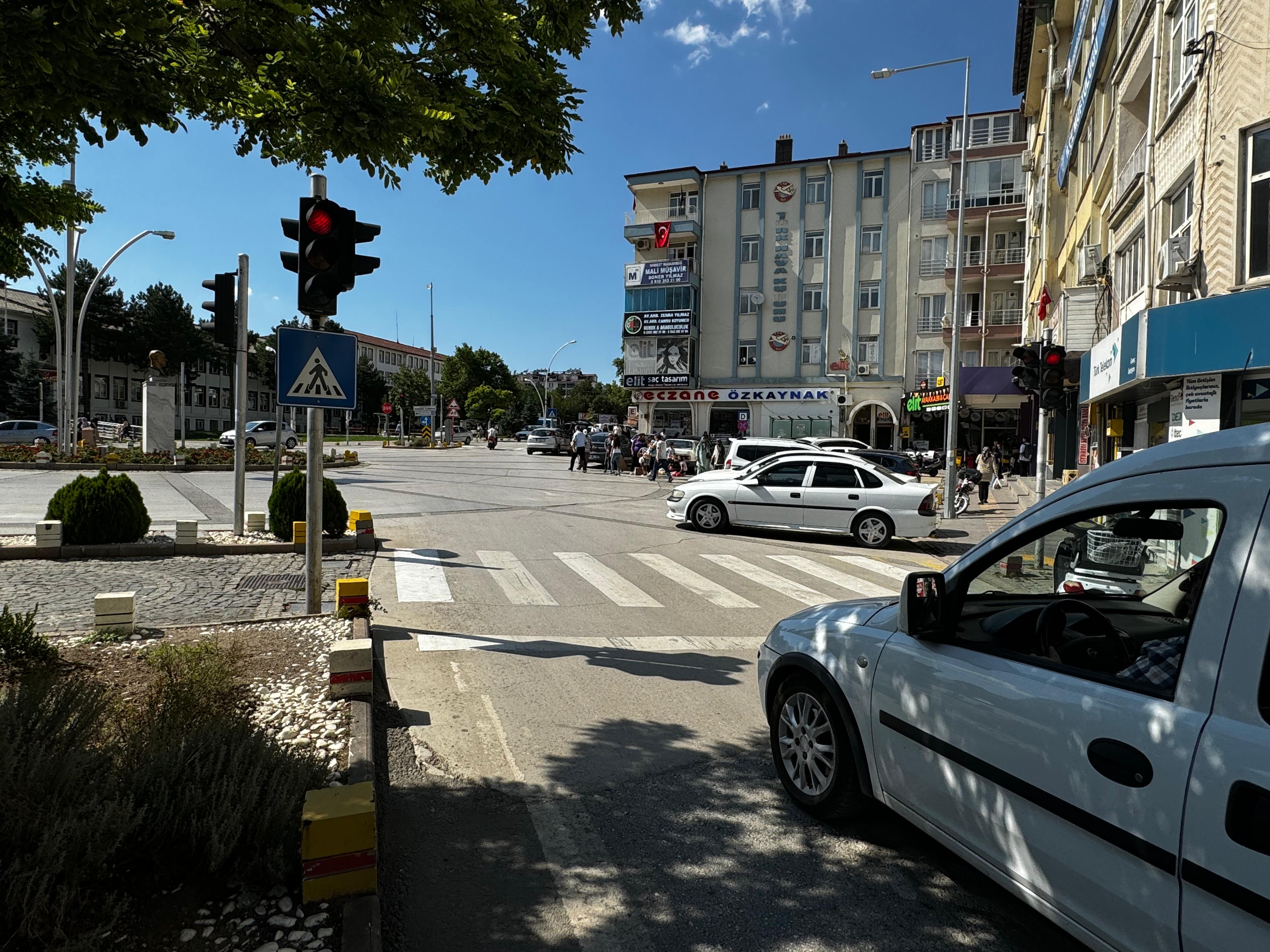 Seydişehirde trafik ışıkları tekrar yanmaya başladı