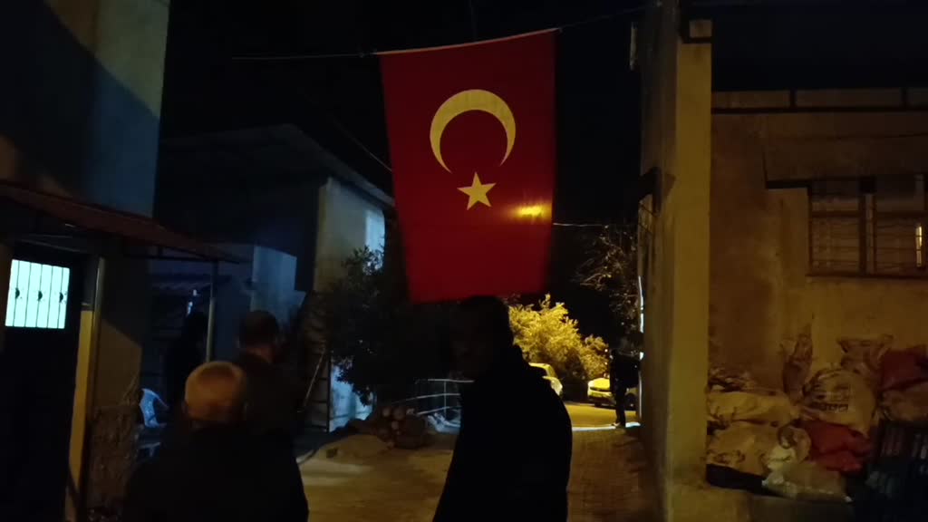 ADANA - Uzman Çavuş Eren Kızıldağ'ın ailesine şehadet haberi verildi