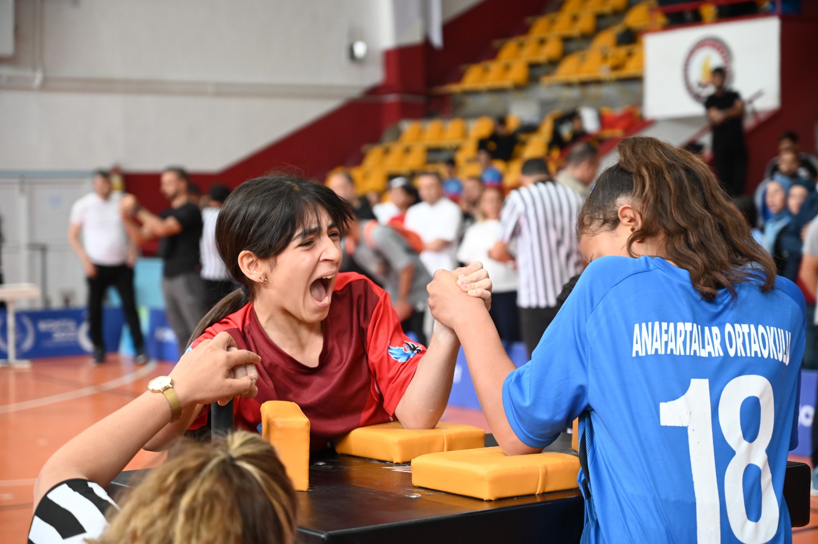 YILDIZLAR BİLEK GÜREŞİ MÜSABAKALARI BAŞLADI