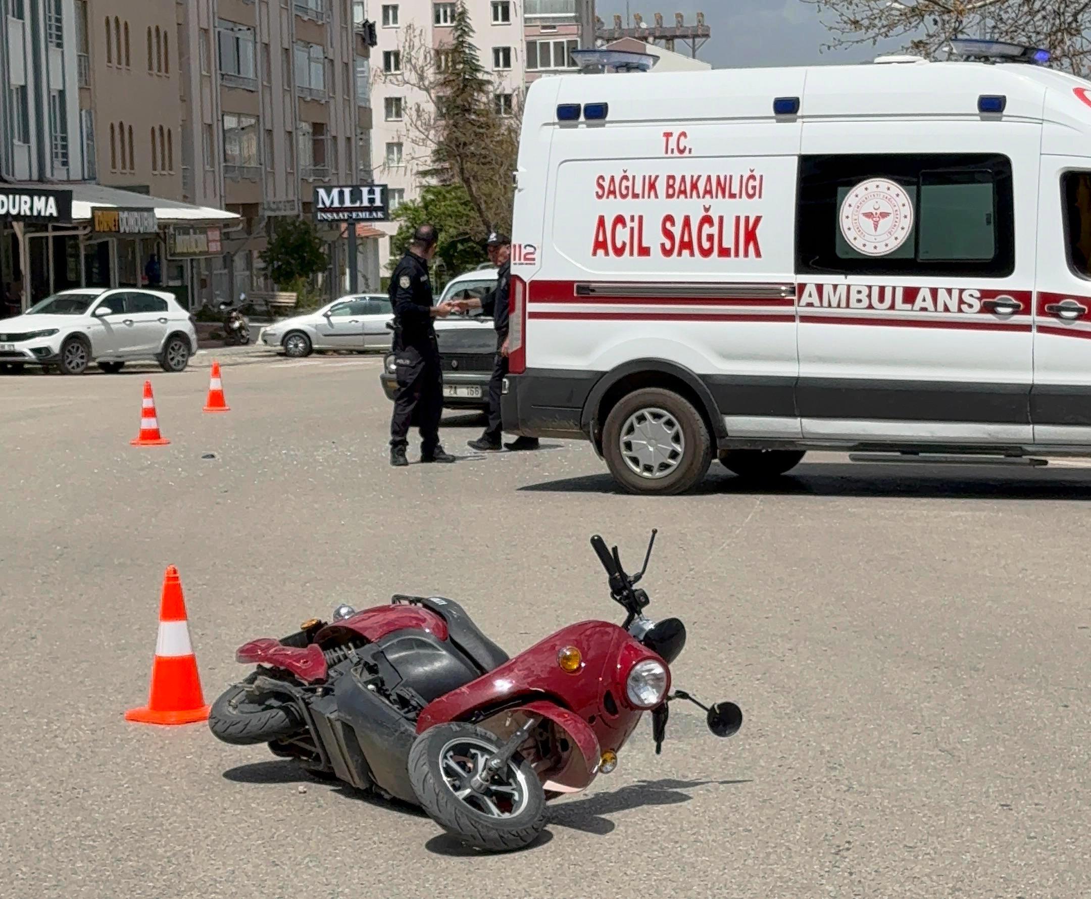Seydişehir'de Motosiklet ile Otomobil Çarpıştı: 1 Yaralı