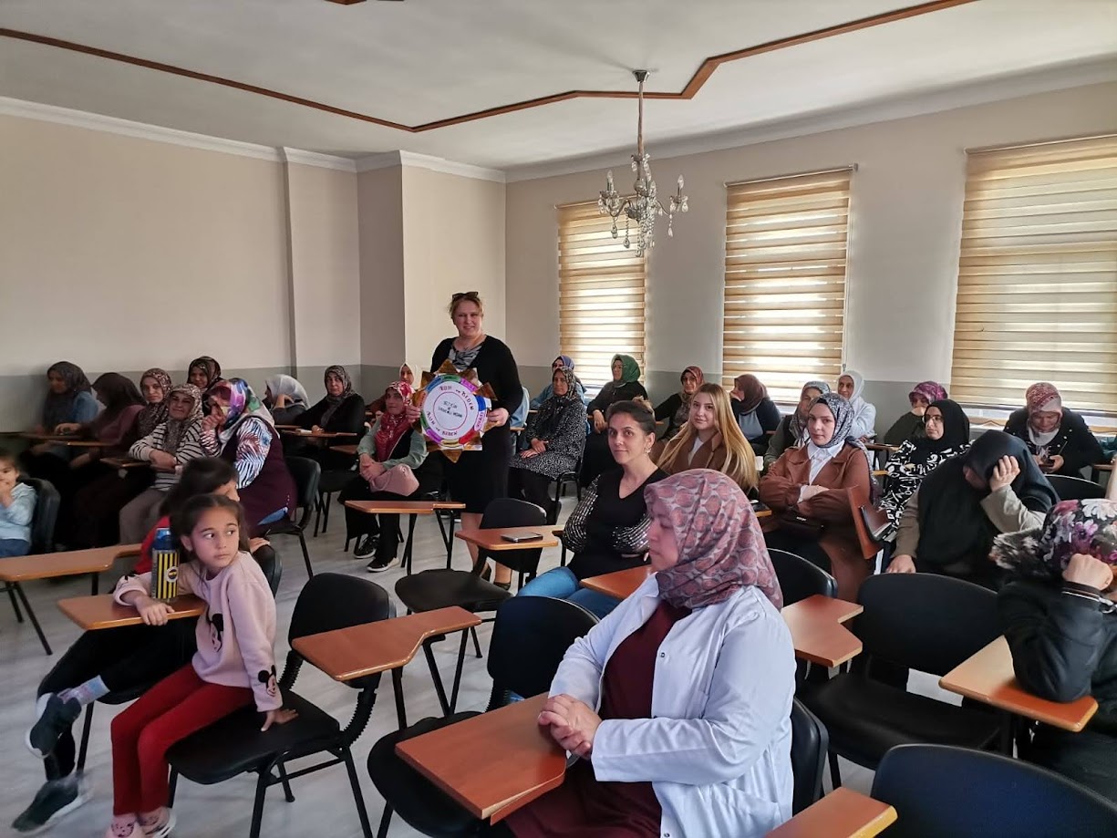 Seydişehir Halk Eğitimi Merkezi’nde "Aile Okulu" Kursları Yoğun İlgi Görüyor