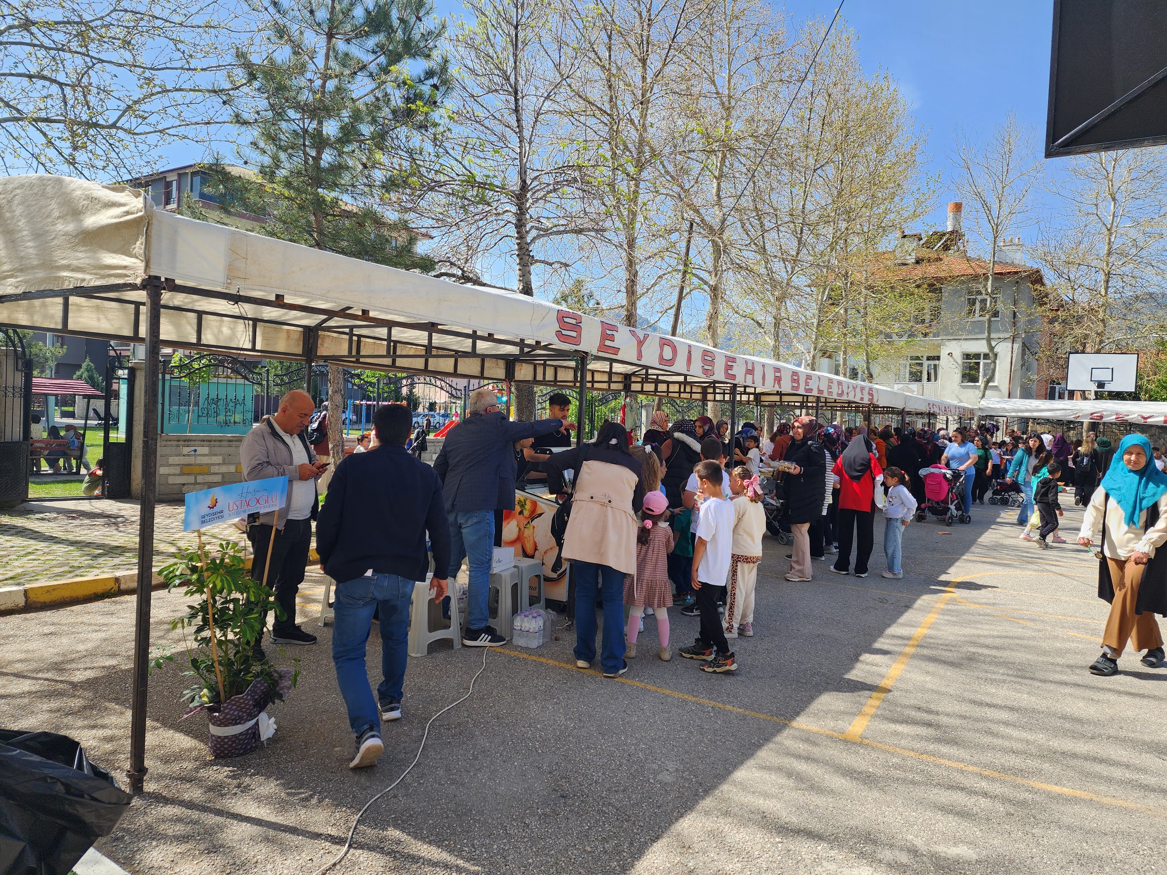 Seydişehir Atatürk İlkokulu, Oyun Şenliği ve Kermes programı düzenledi.
