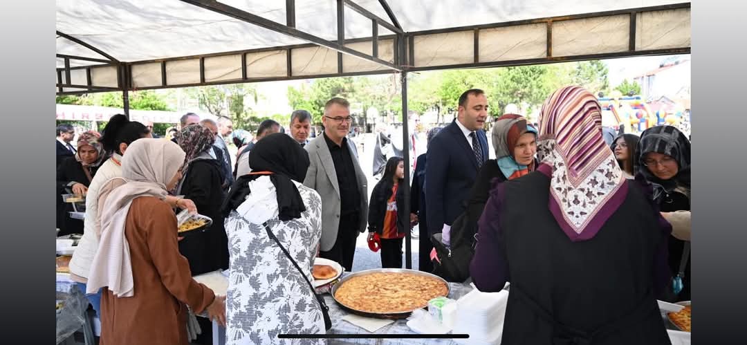 Seydişehir Atatürk İlkokulu, Oyun Şenliği ve Kermes programı düzenledi.