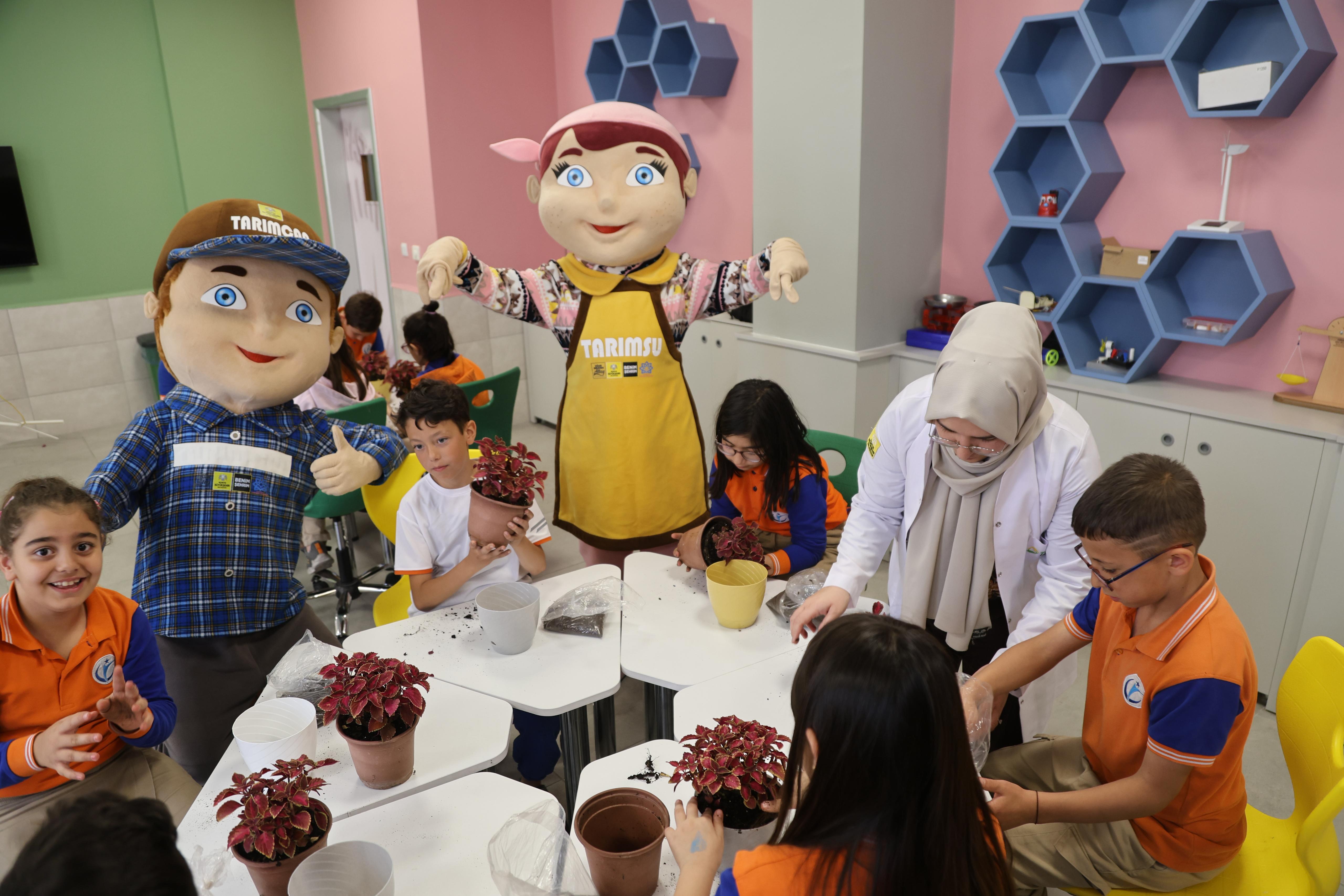 BÜYÜKŞEHİR’İN “YERLİ TOHUM MİLLİ TARIM” PROJESİ’NDE "EN GÜZEL ÇİÇEK BENİM ANNEM" ETKİNLİĞİ