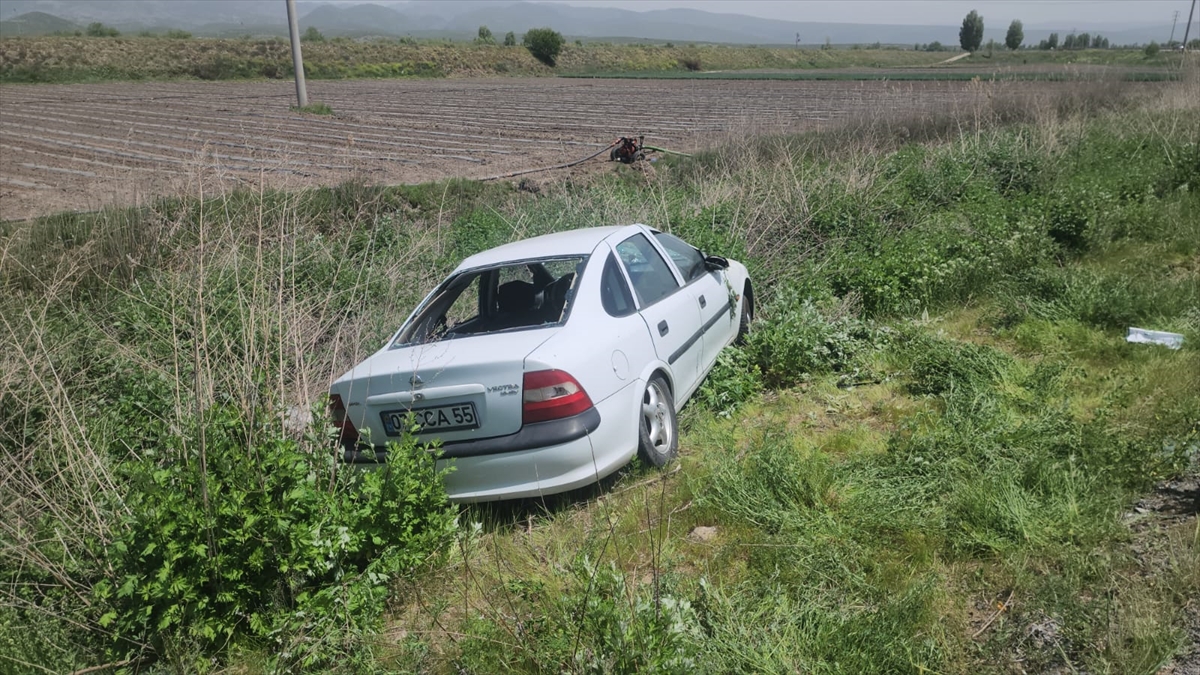 Seydişehir'de şarampole devrilen otomobildeki 2 kişi yaralandı